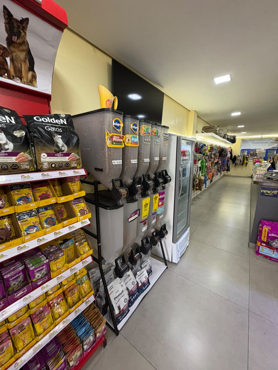 Corredor de produtos do Pet Shop Pé Grande